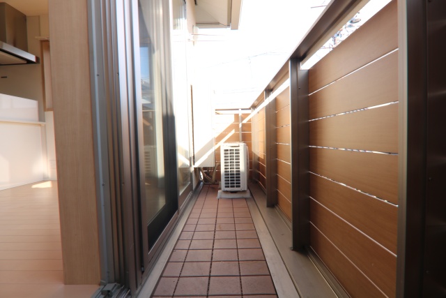 バルコニー　同建物内２階のお写真です。※現況優先