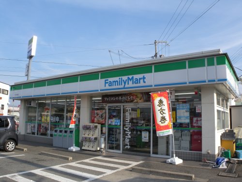 コンビニ　ファミリーマート三木志染店（コンビニ）まで529m
