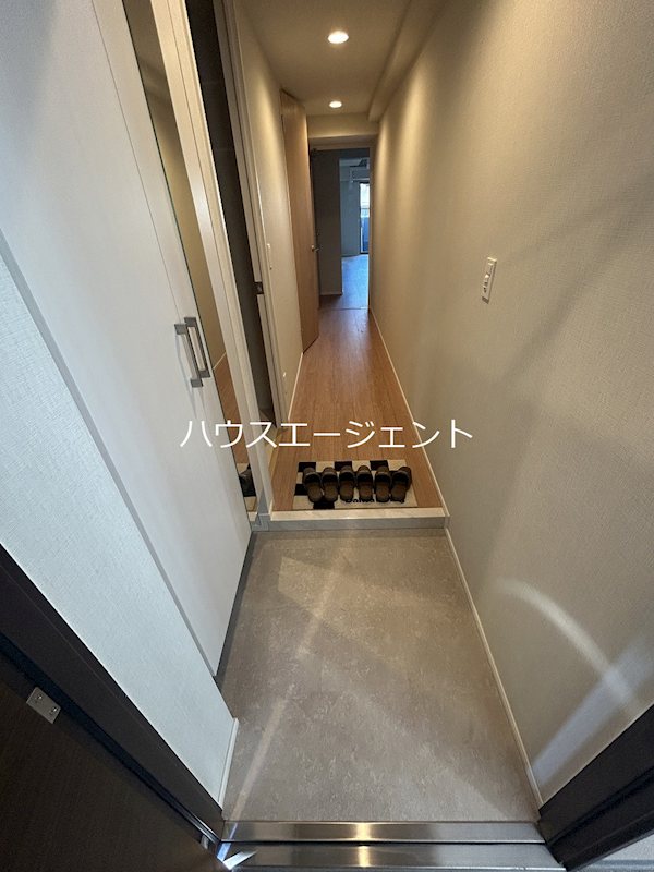 玄関　玄関にはシューズBOXがあります。※別部屋参考写真