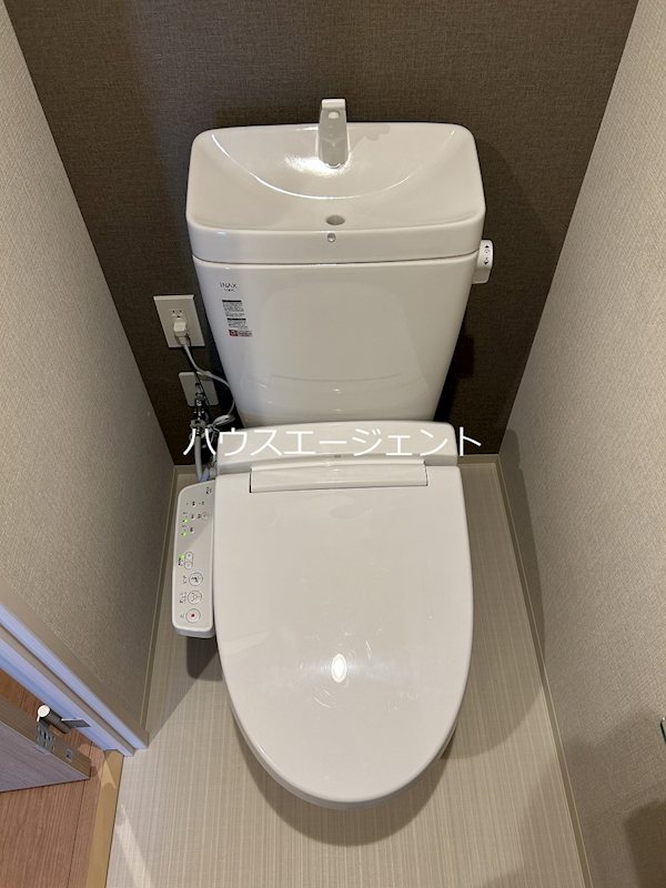 トイレ　ウォシュレット付のトイレです。※別部屋参考写真