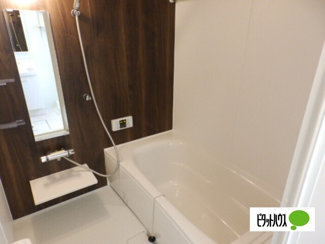 バス・シャワールーム　写真は別室。現況と異なる場合は現況を優先します。