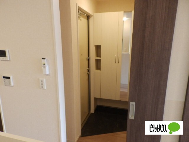 玄関　写真は別室。現況と異なる場合は現況を優先します。