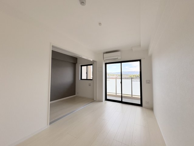 居室・リビング　参考写真になりますのでご承知おき下さい。