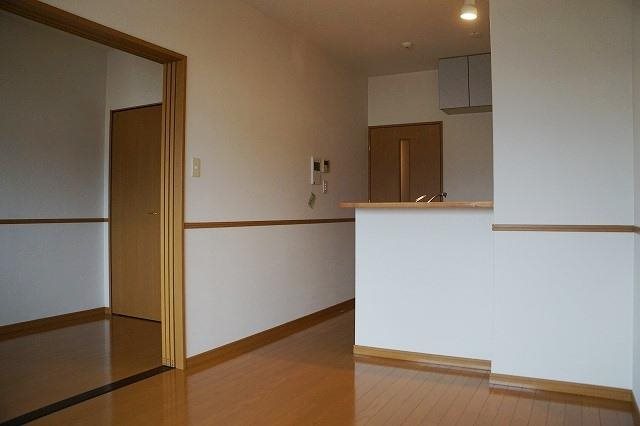 居室・リビング　写真は別号室のもの。