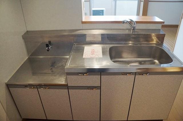 キッチン　写真は別号室のもの。