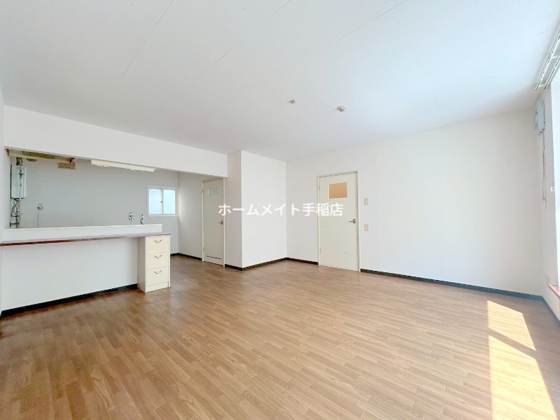 居室・リビング　明るく広々リビングスペース♪