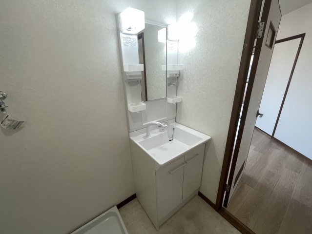 洗面設備　忙しい朝にうれしい洗髪洗面化粧台付です