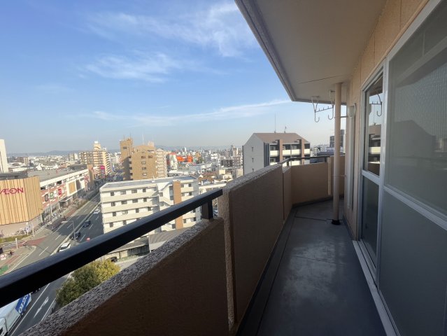バルコニー　日当たりの良いバルコニーです