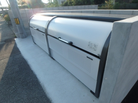 エントランス　ごみ捨て場