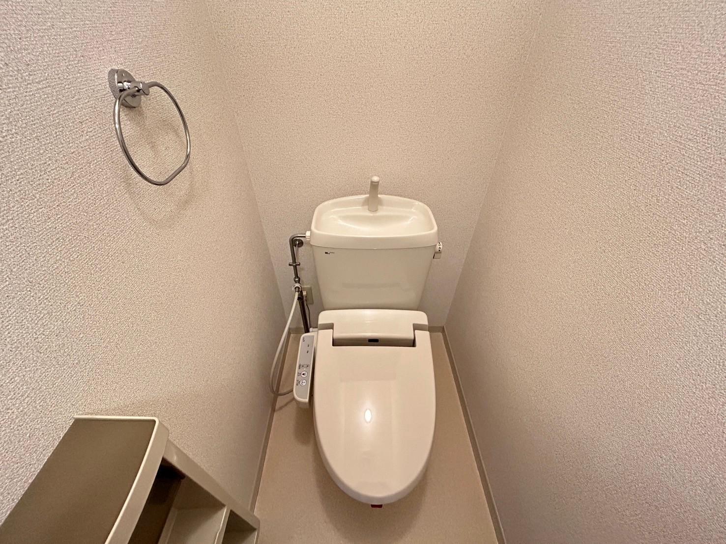トイレ　温水洗浄便座