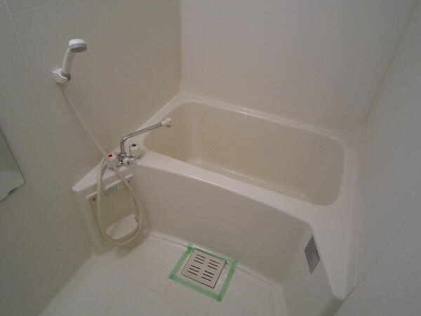 バス・シャワールーム　※他のお部屋のお写真です。