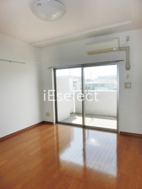 居室・リビング　日当り良好なお部屋です。