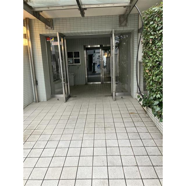 エントランス　建物の内部です