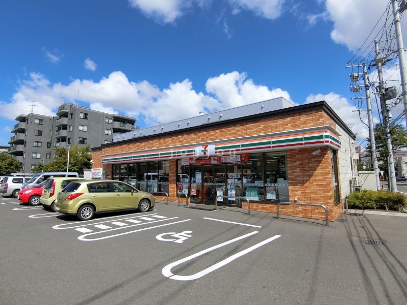 コンビニ　セブンイレブン 東札幌５条４丁目店（コンビニ）まで316m