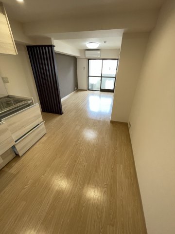 居室・リビング　写真は6-Cのお部屋です。(反転タイプ) ※相違する場合は現