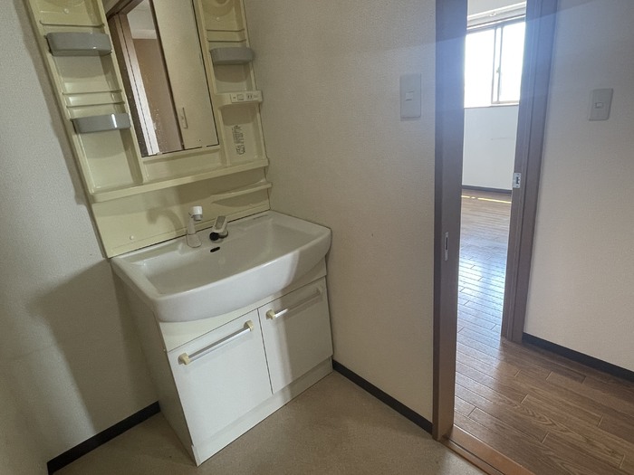 洗面設備　参考写真（同物件別部屋）