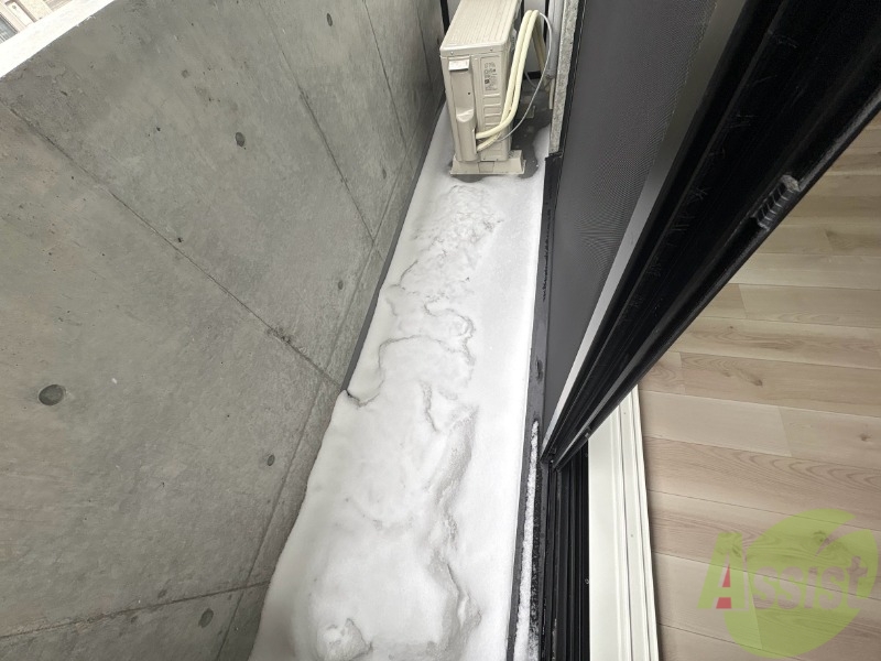 バルコニー　バルコニーです。洗濯物を干すもよし、一息つくもよしですね。