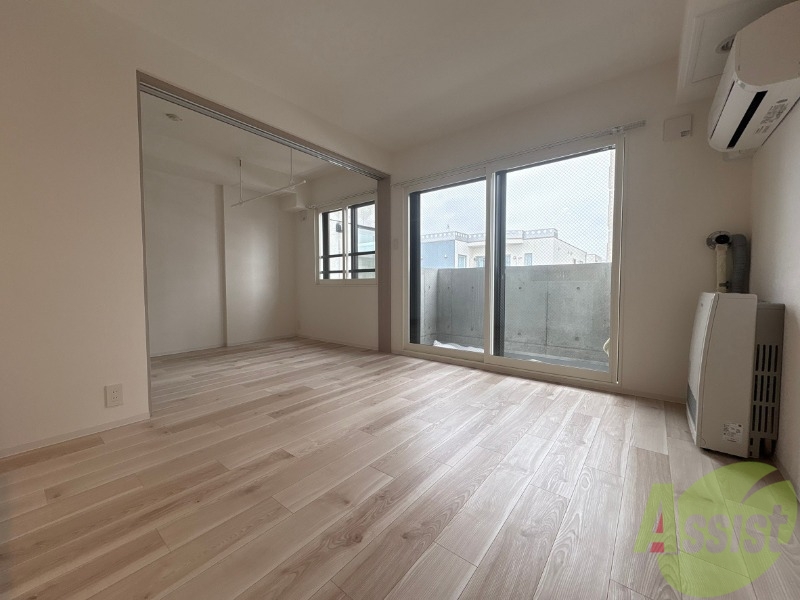 居室・リビング　広くてきれいなリビングです！快適に過ごせそうですね。