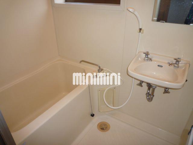 バス・シャワールーム　浴槽が広めにできています。