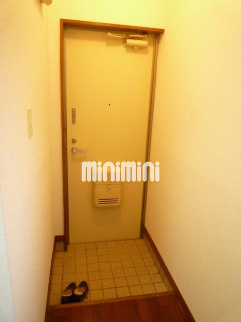 玄関　段差が小さいから靴が履きやすいです。