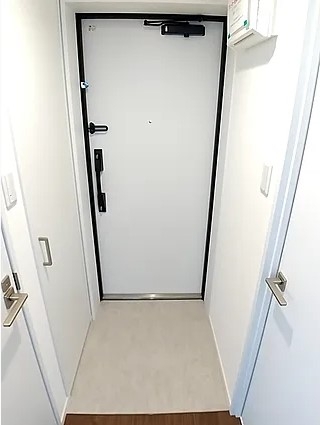 玄関　※別部屋の参考写真です。