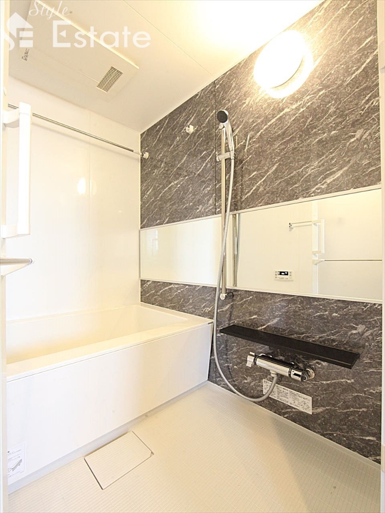 バス・シャワールーム　バスルーム　追い焚き機能付　浴室換気乾燥機付