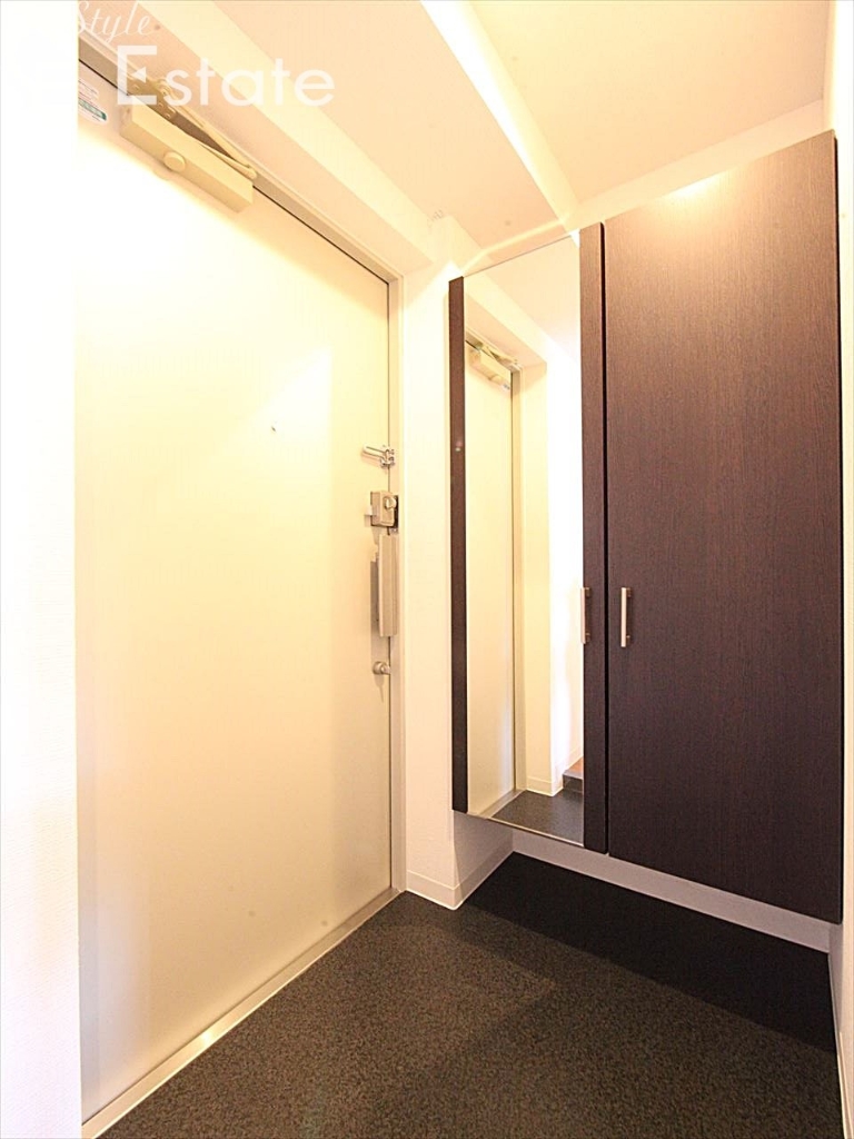 玄関　玄関　シューズボックス付