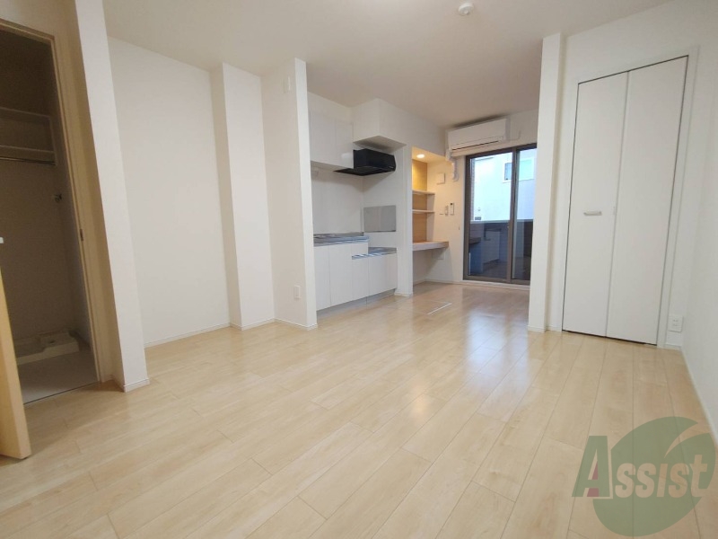 居室・リビング　１０帖のＬＤＫです。広々としてきれいですね。