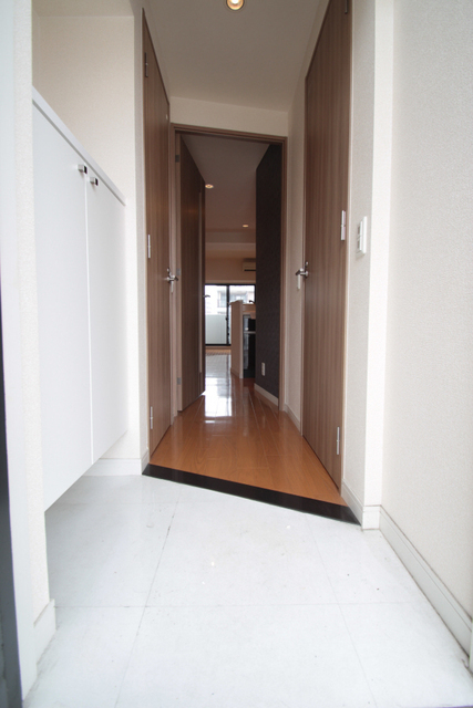 玄関　※別部屋の参考写真です