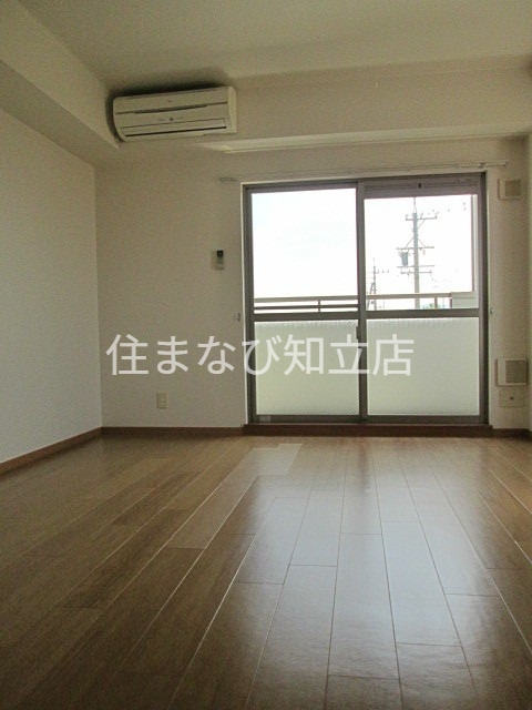 居室・リビング　同型別部屋写真