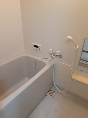 バス・シャワールーム　落ち着いた空間のお風呂です