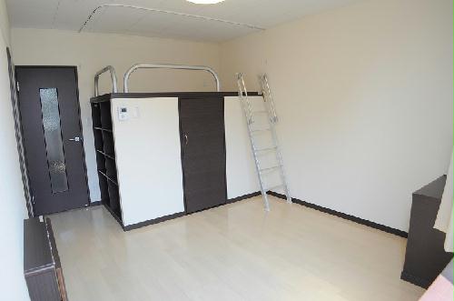 居室・リビング　１Ｆフローリング仕様　ハイベットタイプ　２Ｆカーペット仕様