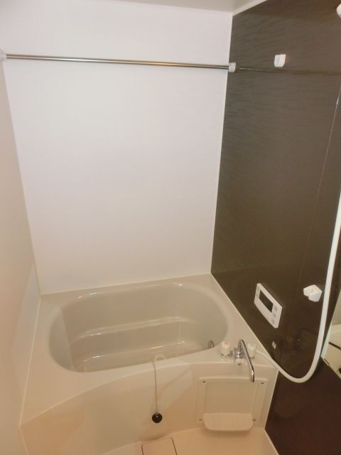 バス・シャワールーム　浴室乾燥機付きのバスルームです