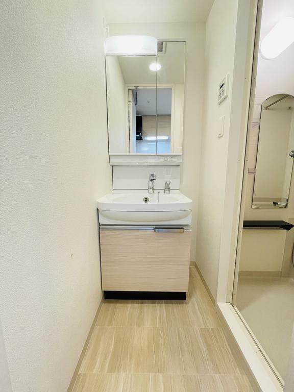 洗面設備　室内は現況を優先します