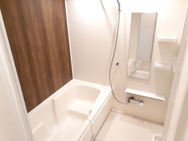 バス・シャワールーム　コンパクトで使いやすいお風呂です