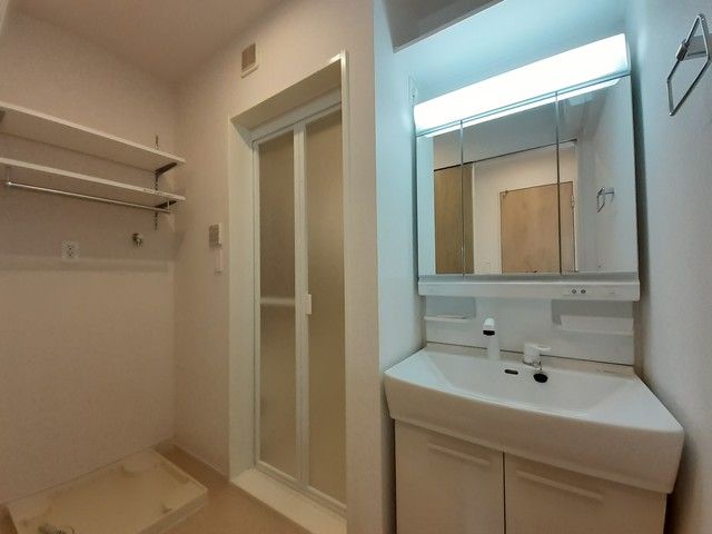 洗面設備　使いやすい洗面所です