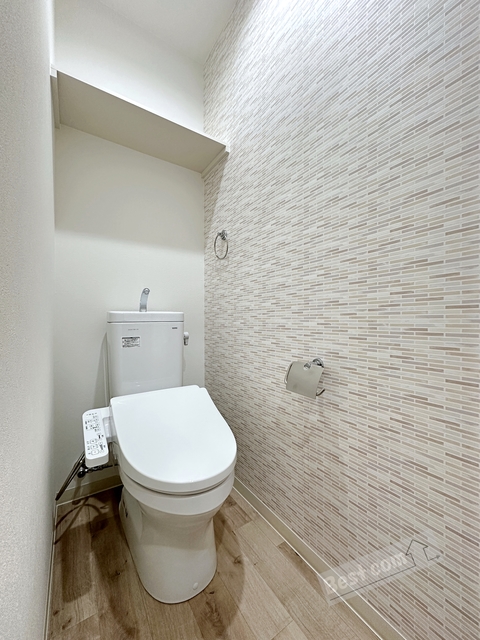 トイレ　温水洗浄便座付き♪