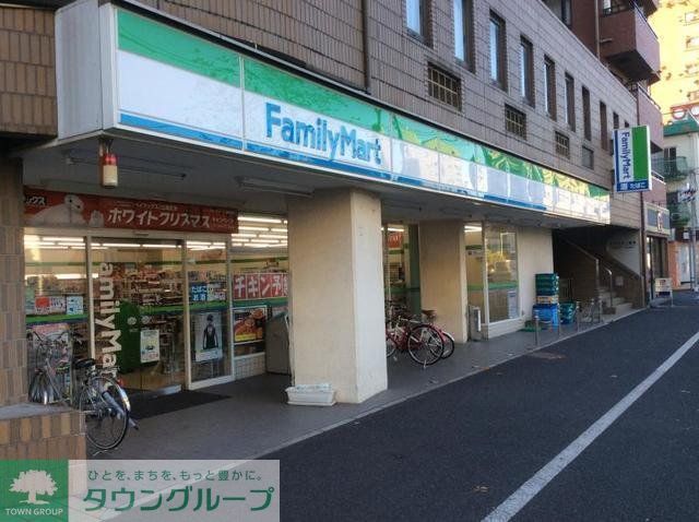 コンビニ　ファミリーマート（コンビニ）まで834m