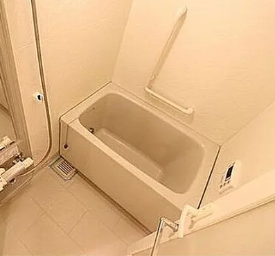 バス・シャワールーム　コンパクトで使いやすいお風呂です