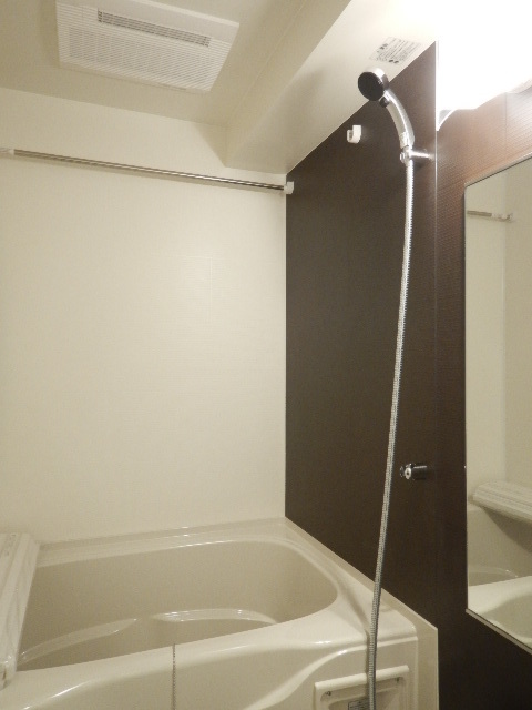 バス・シャワールーム　落ち着いた空間のお風呂です