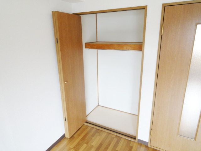 収納　写真は別号室のものです。
