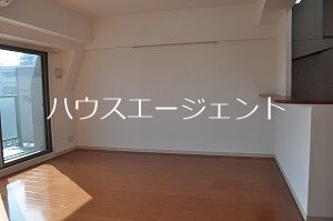 居室・リビング　明るいリビングです。