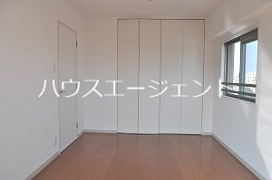 その他部屋・スペース　明るいベッドルームです。