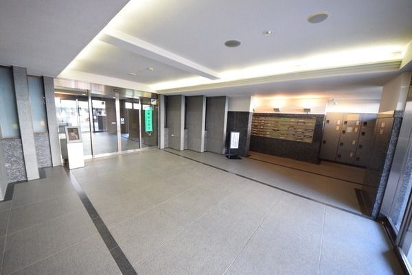 エントランス　★オートロック付きです★