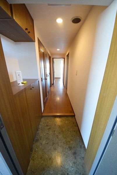玄関　★長い廊下の玄関ホール★