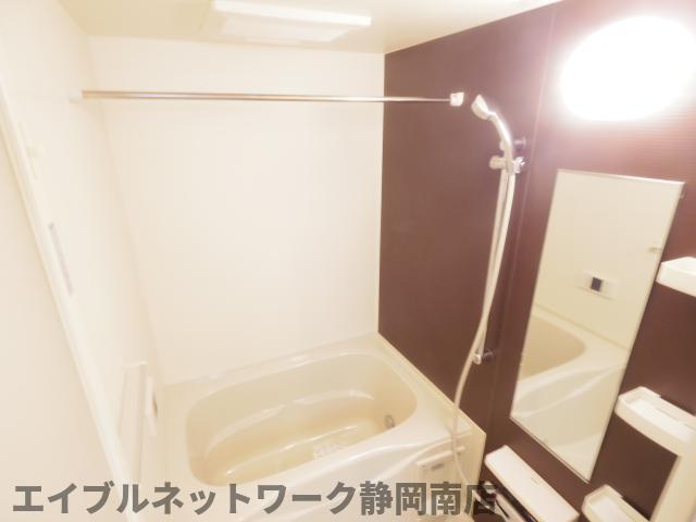 バス・シャワールーム　ゆったり過ごせるお風呂です
