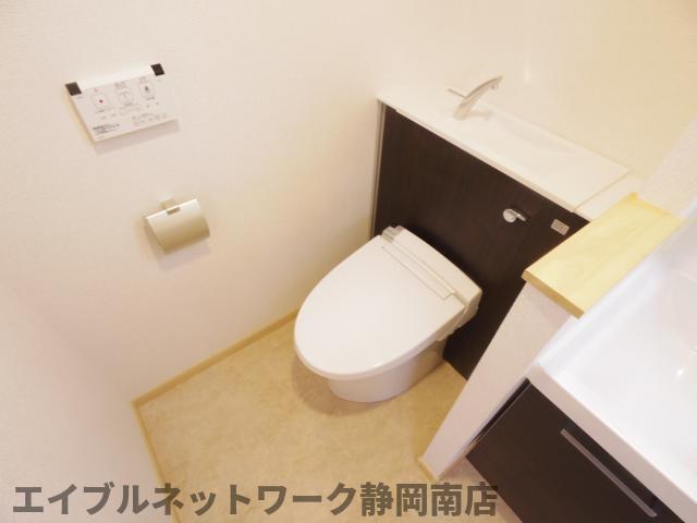 トイレ　清潔感のあるトイレです
