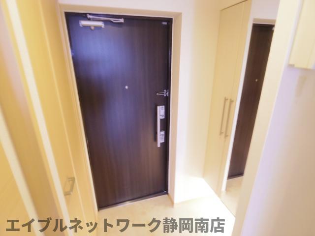 玄関　収納もある玄関です