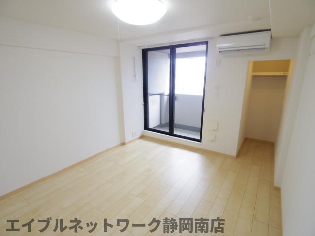 居室・リビング　ゆったり過ごせる居間です