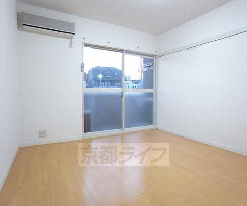 居室・リビング　広々とした部屋です。